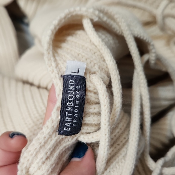 Cream lace up sweater - Picture 4 of 4